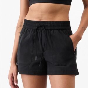 Athleta Trekkie North Mid Rise Short size medium black